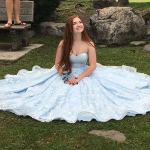 Meet your Posher, Emily